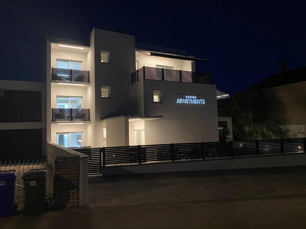 Apartmani Kumenat Biograd Na Moru Exteriör bild