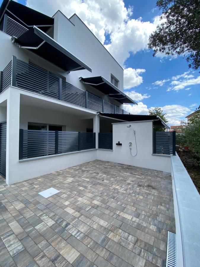 Apartmani Kumenat Biograd Na Moru Exteriör bild