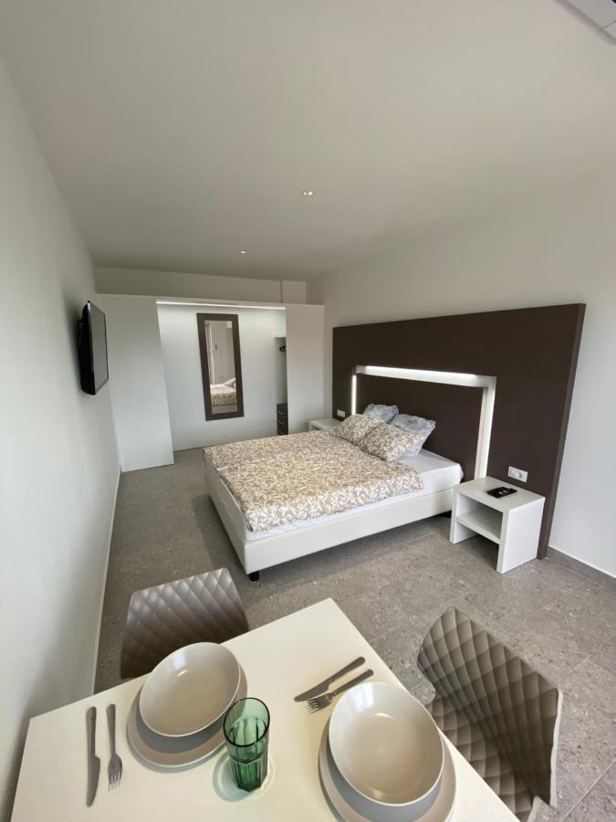 Apartmani Kumenat Biograd Na Moru Exteriör bild