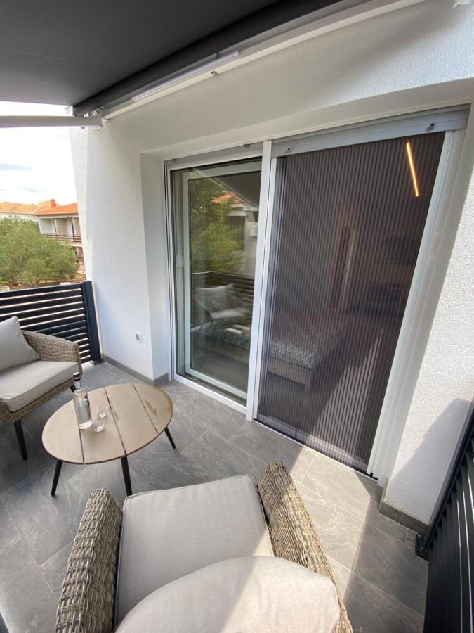 Apartmani Kumenat Biograd Na Moru Exteriör bild