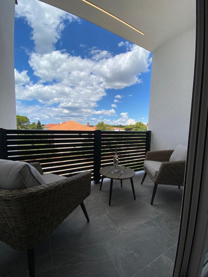 Apartmani Kumenat Biograd Na Moru Exteriör bild