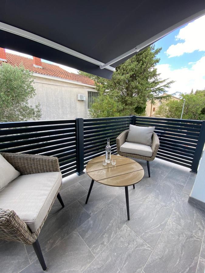 Apartmani Kumenat Biograd Na Moru Exteriör bild
