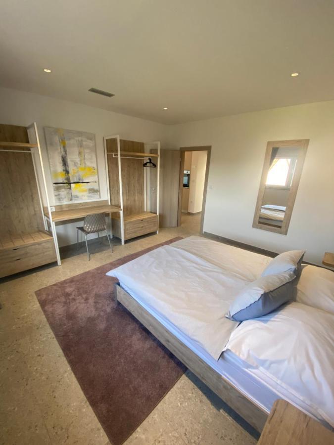 Apartmani Kumenat Biograd Na Moru Exteriör bild