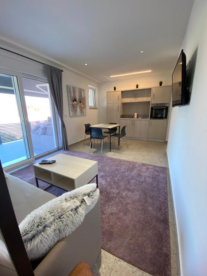 Apartmani Kumenat Biograd Na Moru Exteriör bild