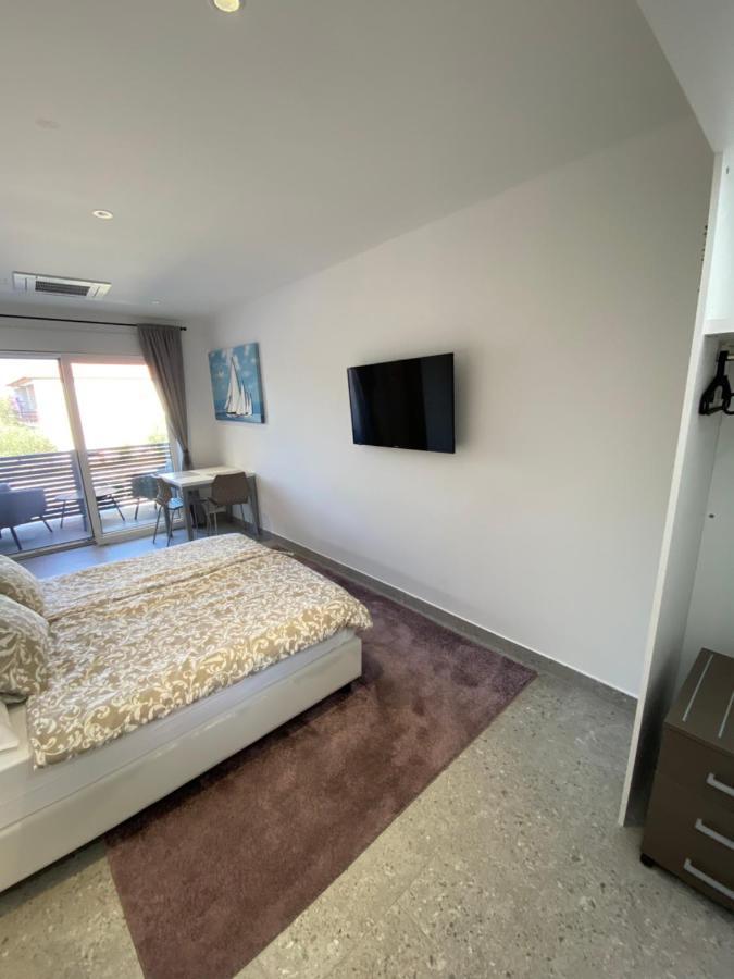 Apartmani Kumenat Biograd Na Moru Exteriör bild