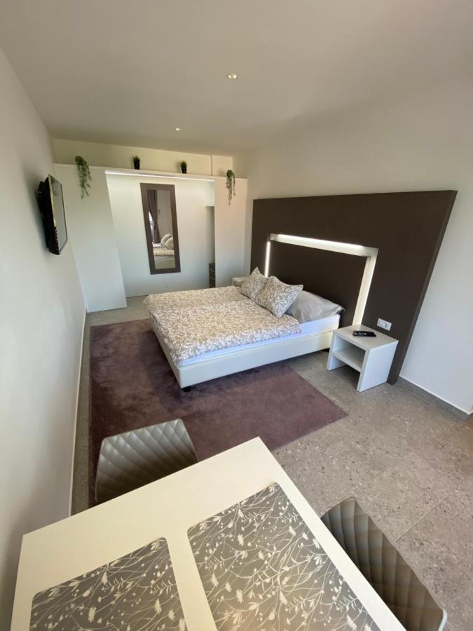 Apartmani Kumenat Biograd Na Moru Exteriör bild