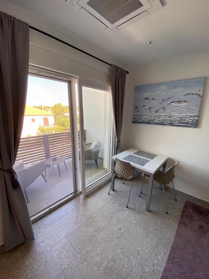 Apartmani Kumenat Biograd Na Moru Exteriör bild