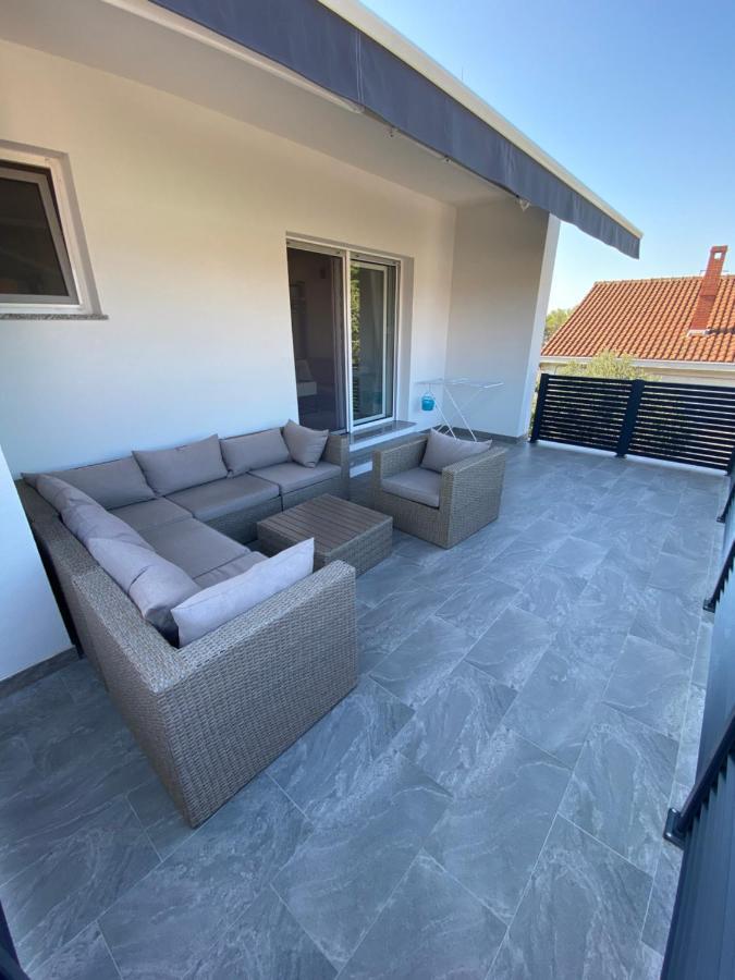Apartmani Kumenat Biograd Na Moru Exteriör bild