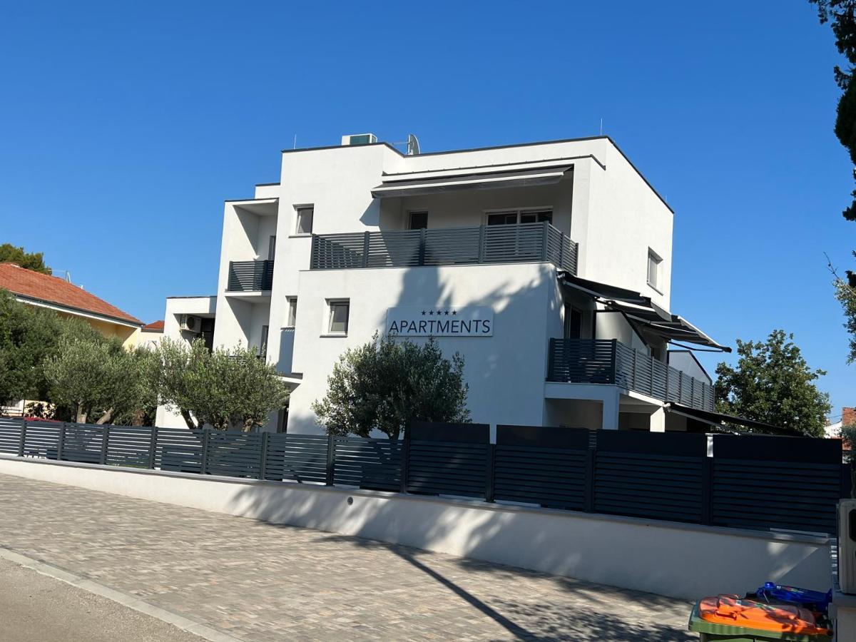 Apartmani Kumenat Biograd Na Moru Exteriör bild
